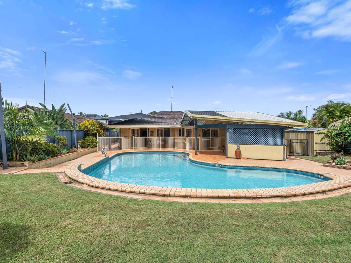 8 Kinloch Avenue, Benowa Waters - Thumbnail 1