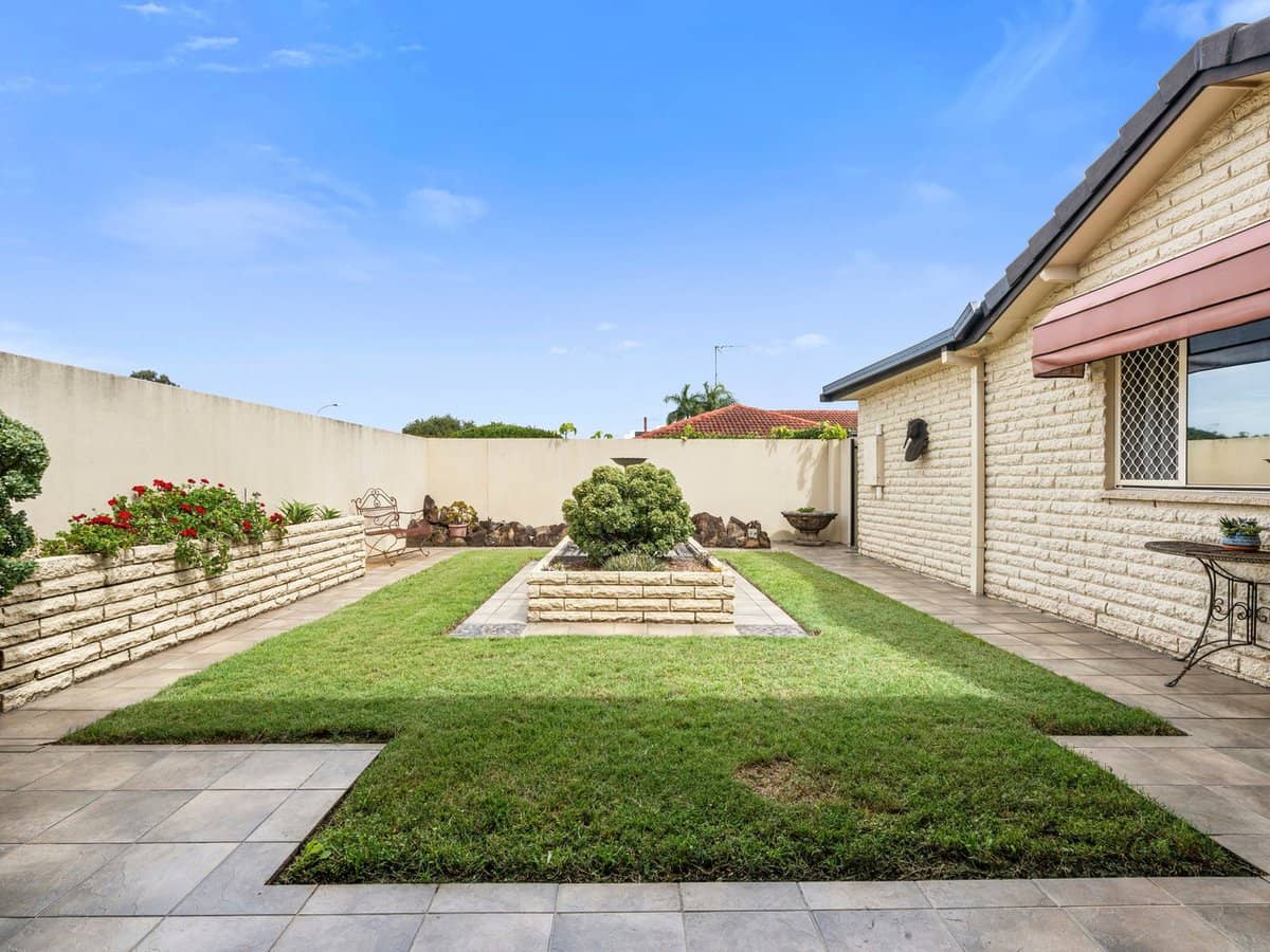 8 Kinloch Avenue, Benowa Waters - Thumbnail 4