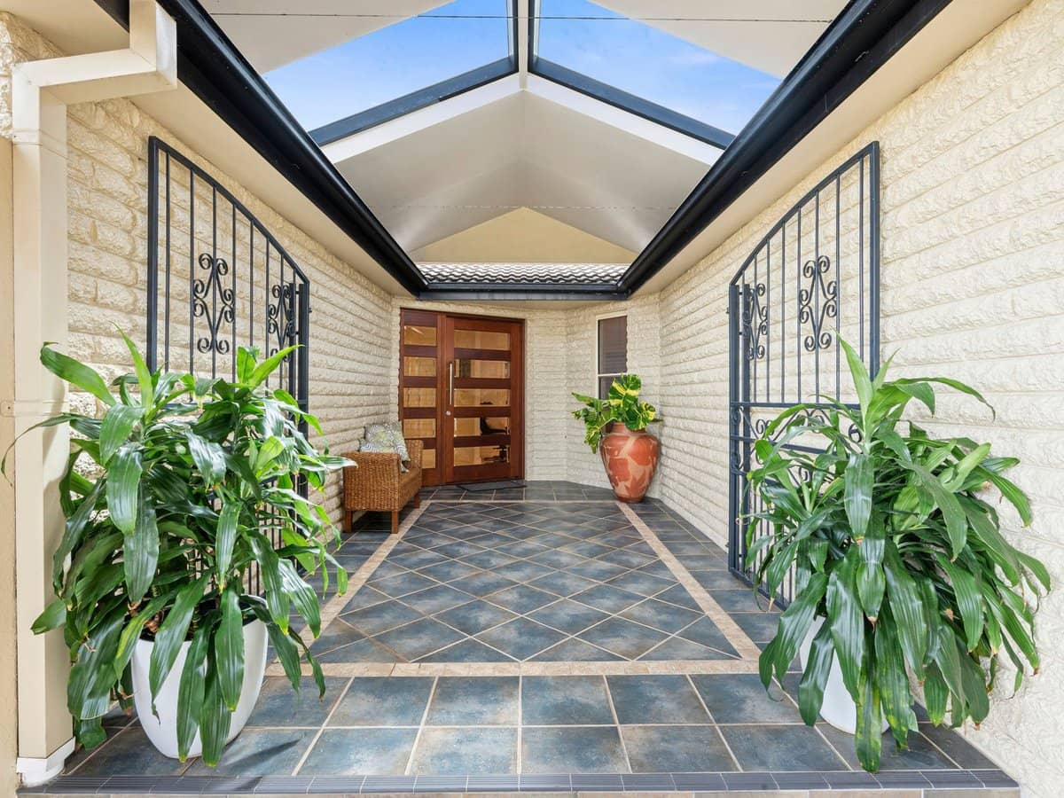 8 Kinloch Avenue, Benowa Waters - Thumbnail 6