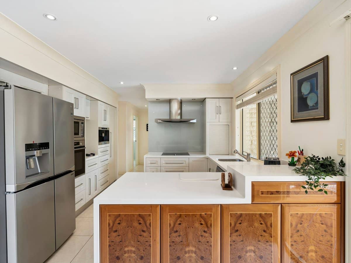 8 Kinloch Avenue, Benowa Waters - Thumbnail 9