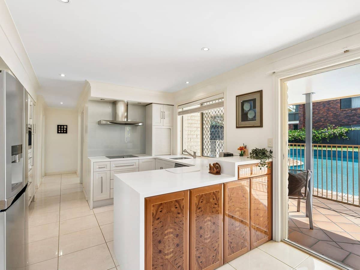 8 Kinloch Avenue, Benowa Waters - Thumbnail 10