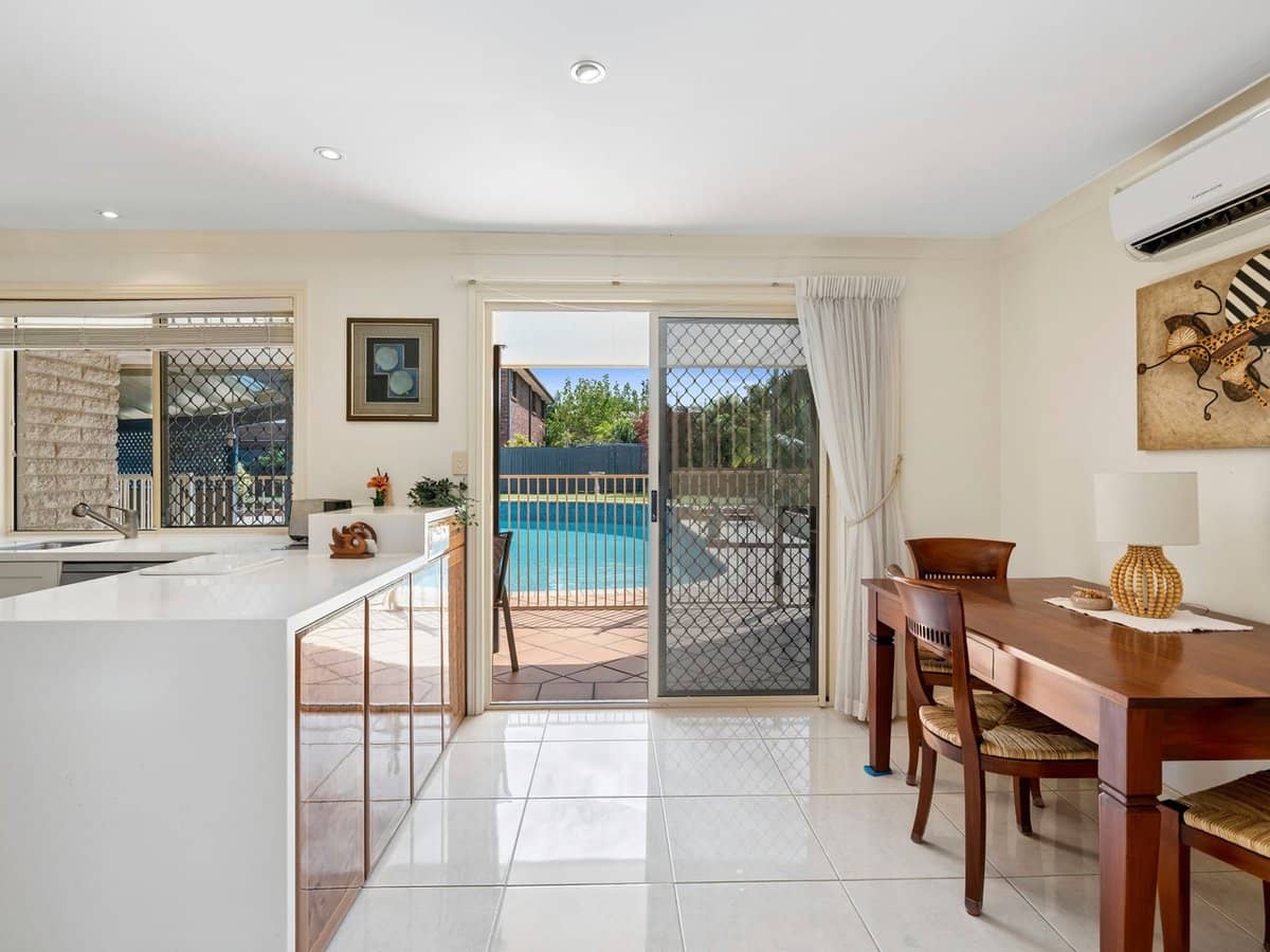 8 Kinloch Avenue, Benowa Waters - Thumbnail 12