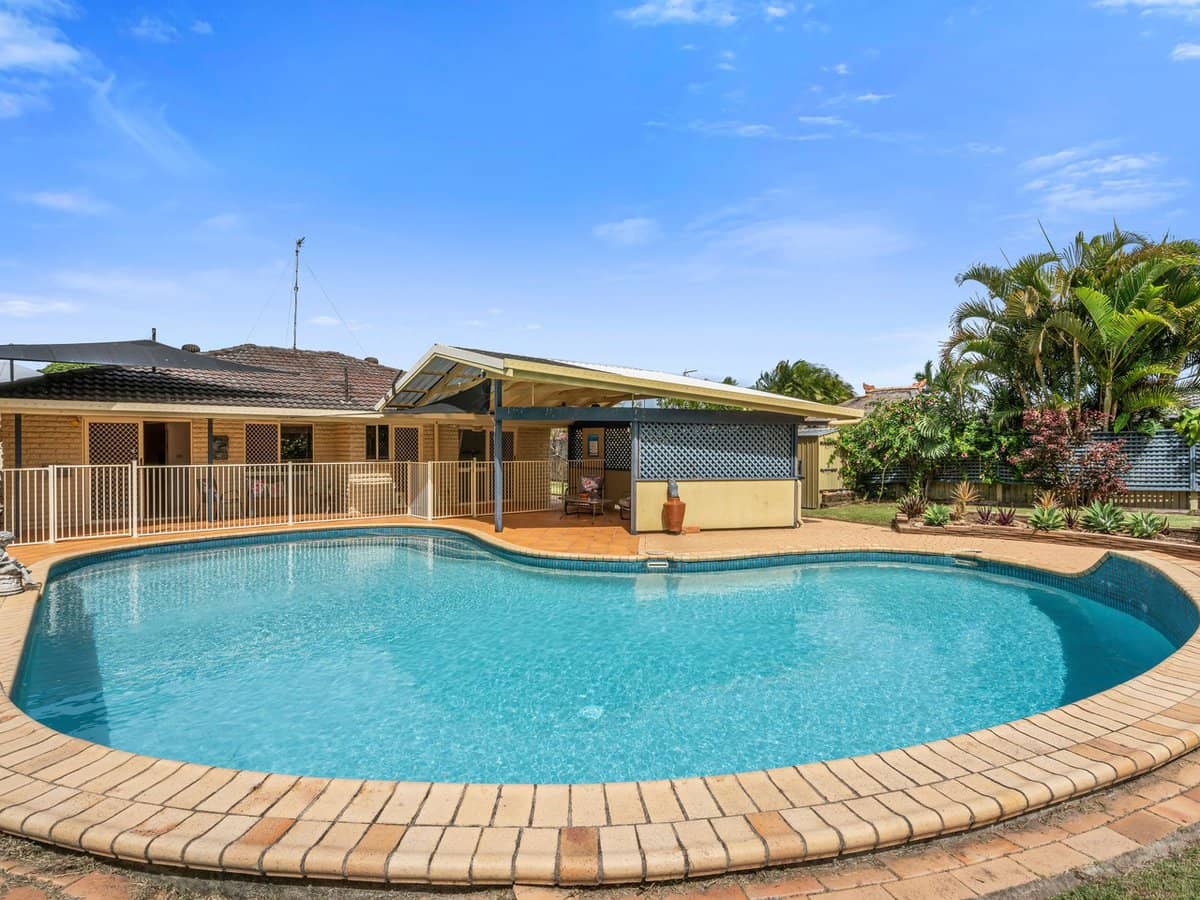 8 Kinloch Avenue, Benowa Waters - Thumbnail 14