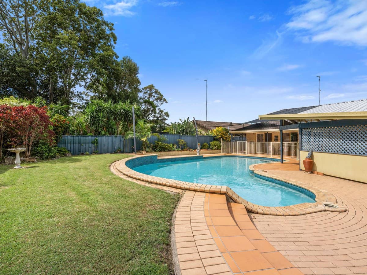 8 Kinloch Avenue, Benowa Waters - Thumbnail 15