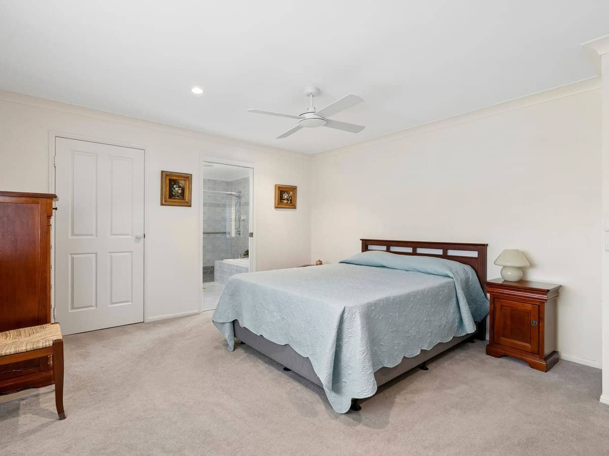 8 Kinloch Avenue, Benowa Waters - Thumbnail 16