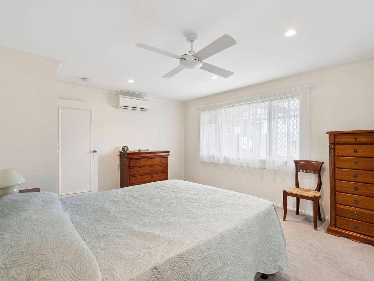 8 Kinloch Avenue, Benowa Waters - Thumbnail 17