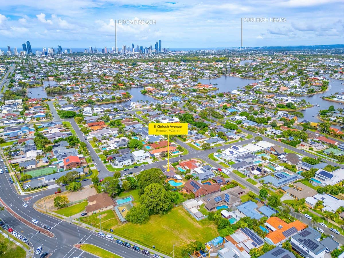 8 Kinloch Avenue, Benowa Waters - Thumbnail 23