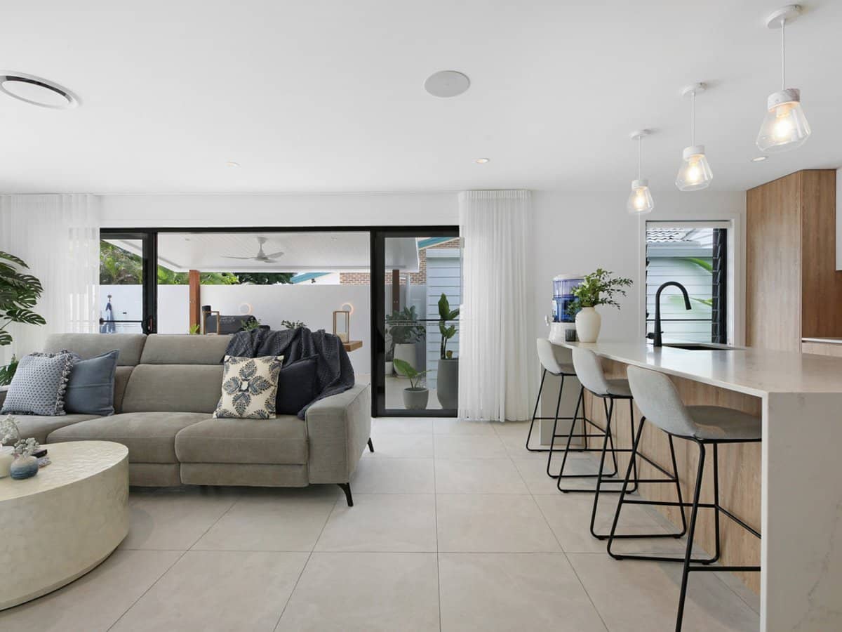 104 Christine Avenue, Burleigh Waters - Thumbnail 4