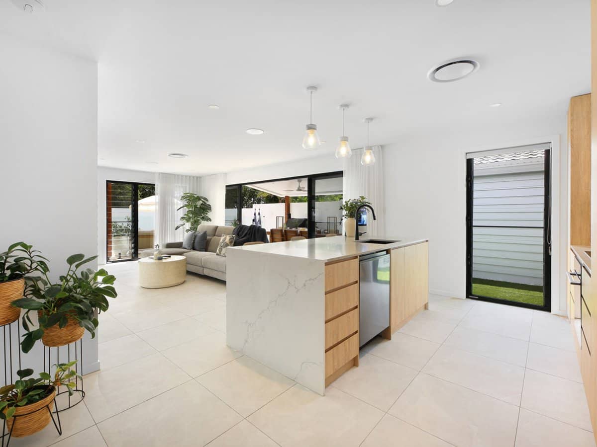 104 Christine Avenue, Burleigh Waters - Thumbnail 5