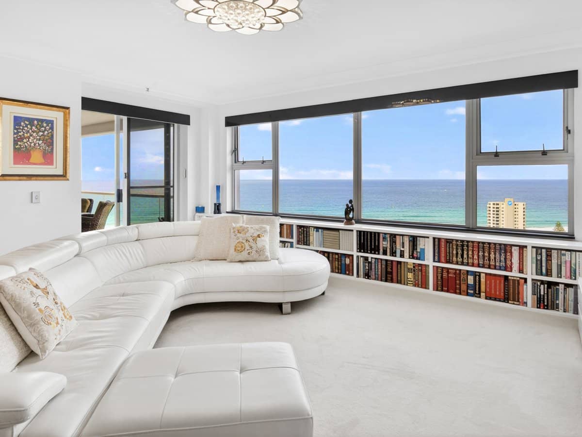 12 Commodore Drive, PARADISE WATERS - Thumbnail 1