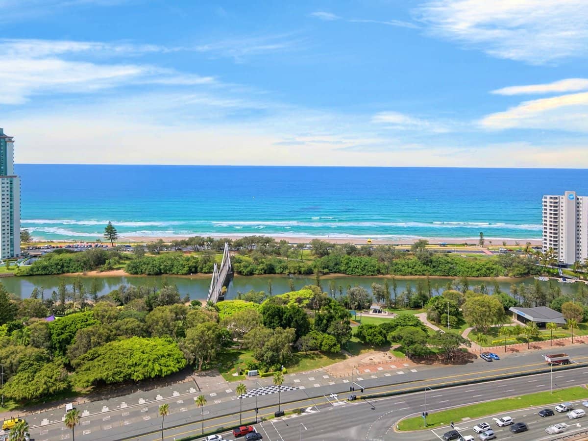 12 Commodore Drive, PARADISE WATERS - Thumbnail 2