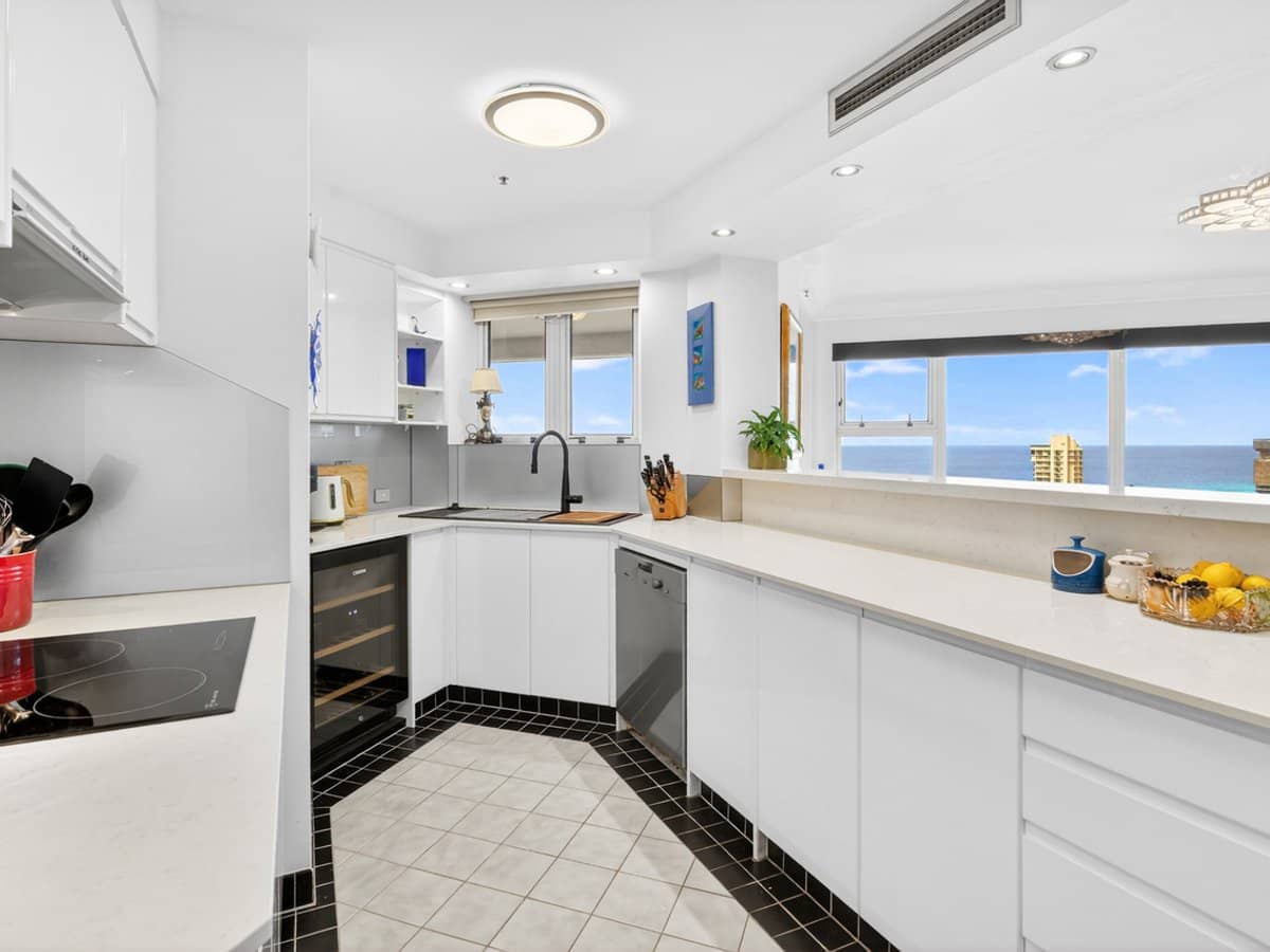 12 Commodore Drive, PARADISE WATERS - Thumbnail 9