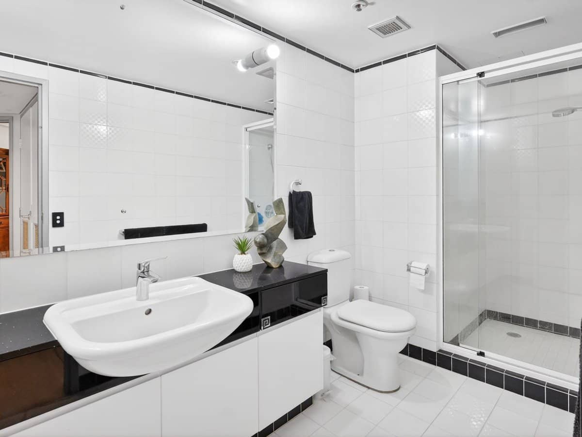 12 Commodore Drive, SURFERS PARADISE - Thumbnail 14