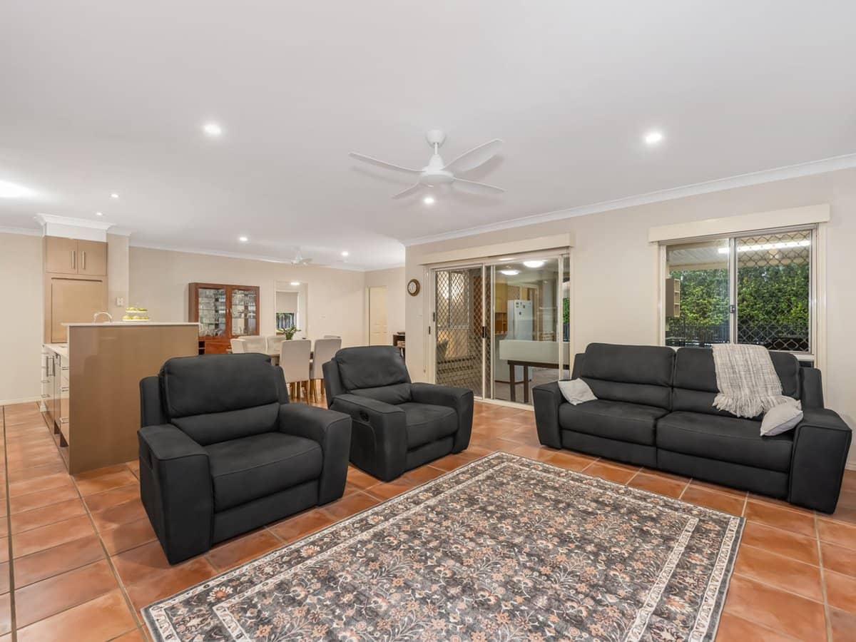 1 Prominent Crescent, UPPER COOMERA - Thumbnail 4