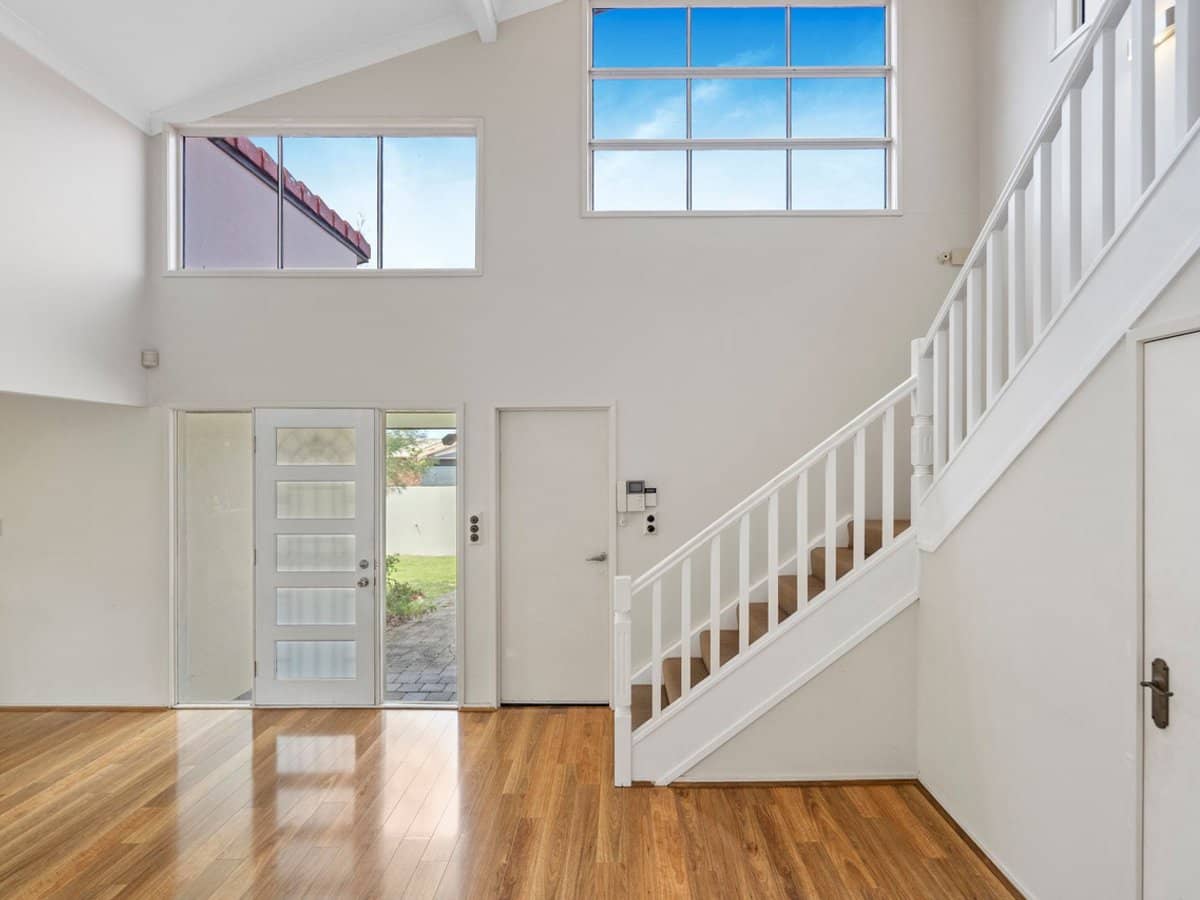 401 Oxley Drive, Runaway Bay - Thumbnail 2