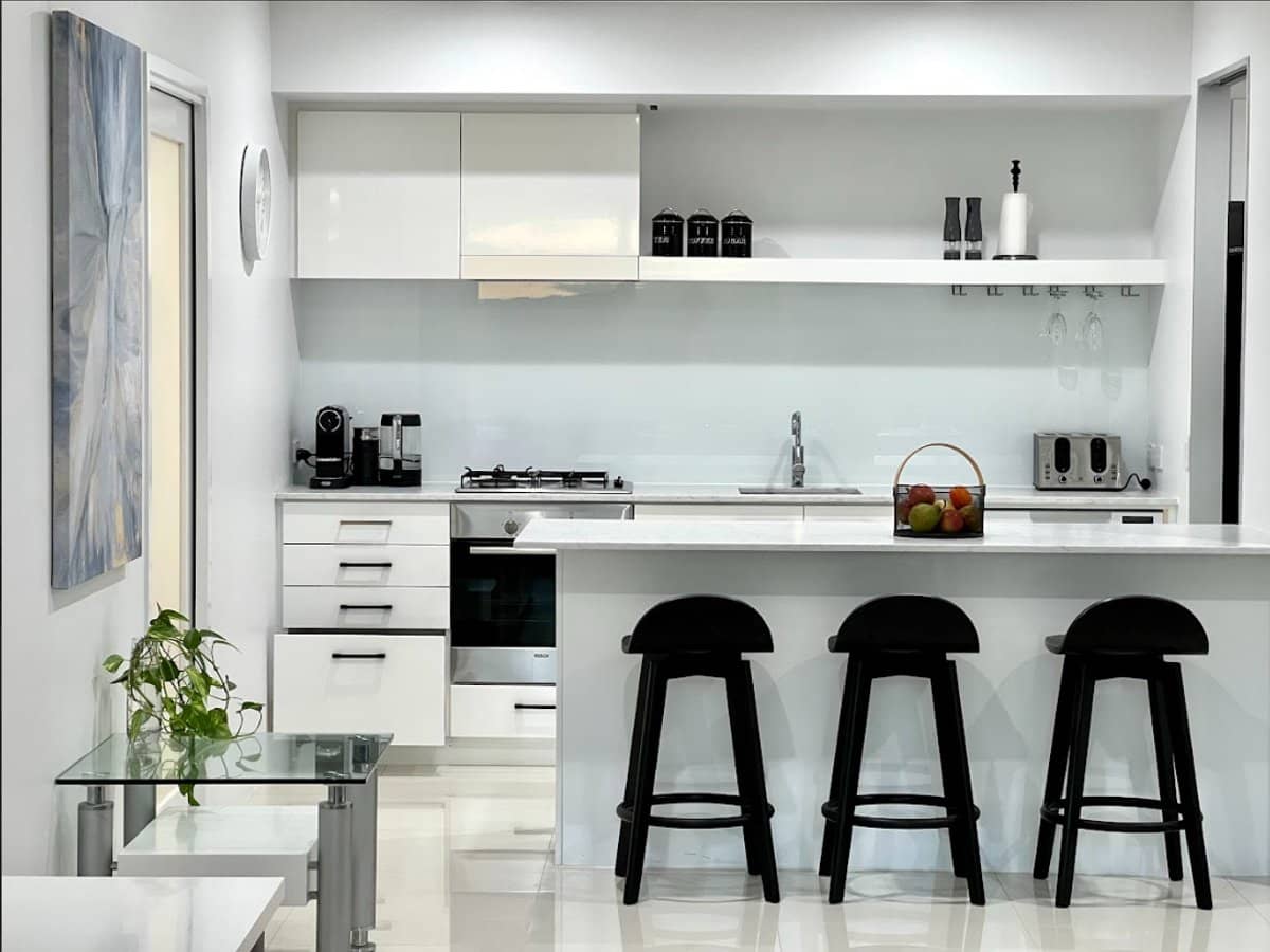 9 Hamilton Avenue, Surfers Paradise - Thumbnail 1