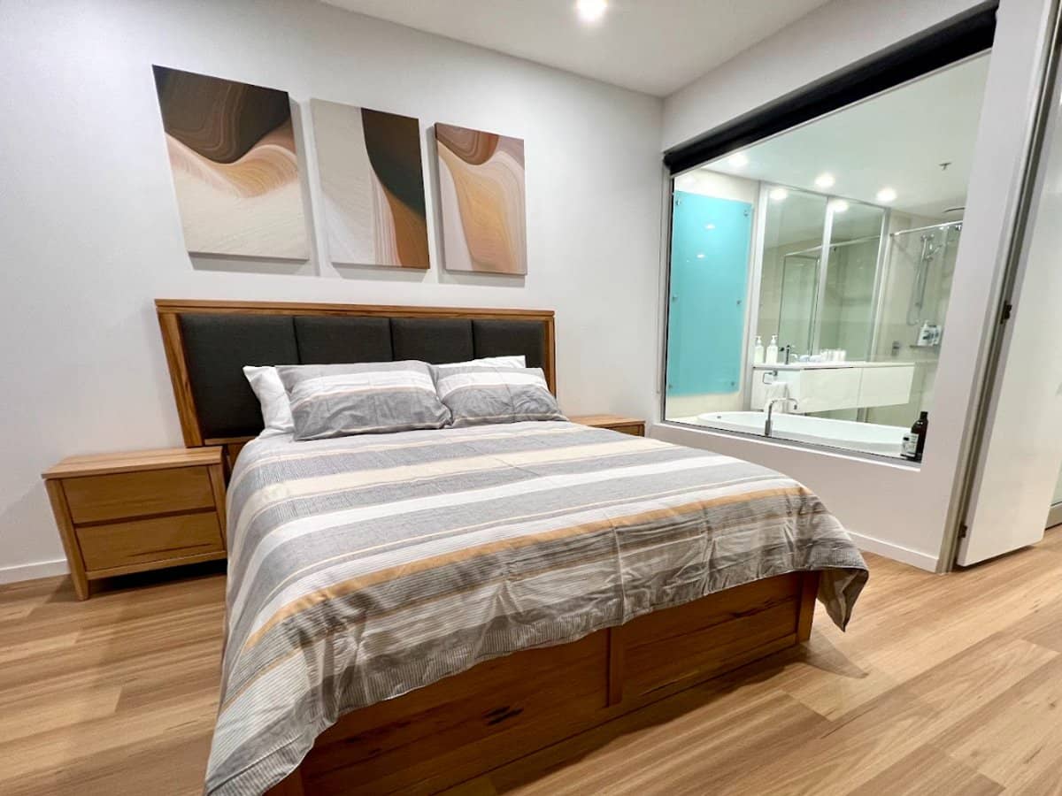 9 Hamilton Avenue, Surfers Paradise - Thumbnail 2