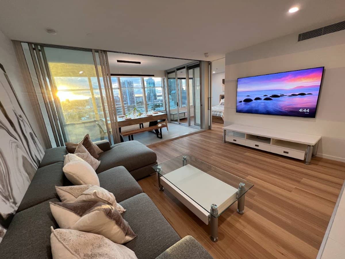 9 Hamilton Avenue, Surfers Paradise - Thumbnail 3