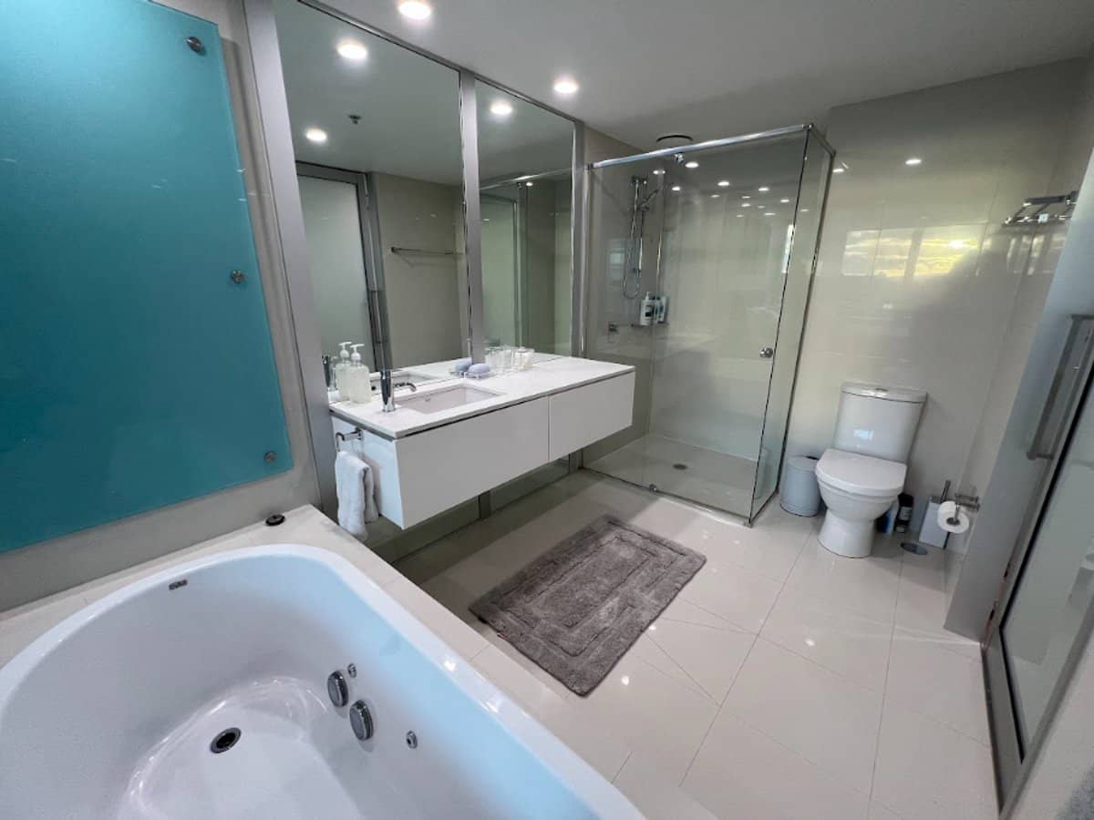 9 Hamilton Avenue, Surfers Paradise - Thumbnail 4