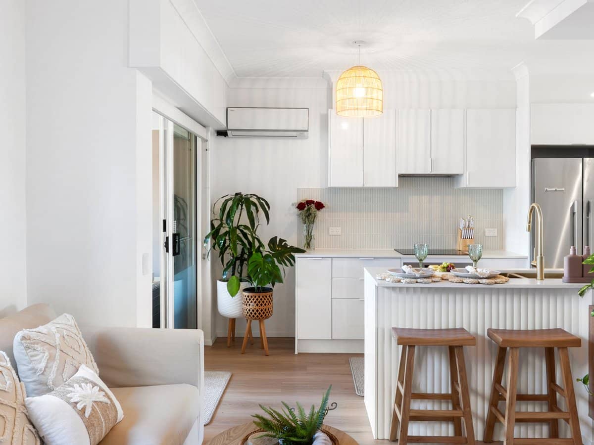 21-25 Peerless Avenue, MERMAID BEACH - Thumbnail 1