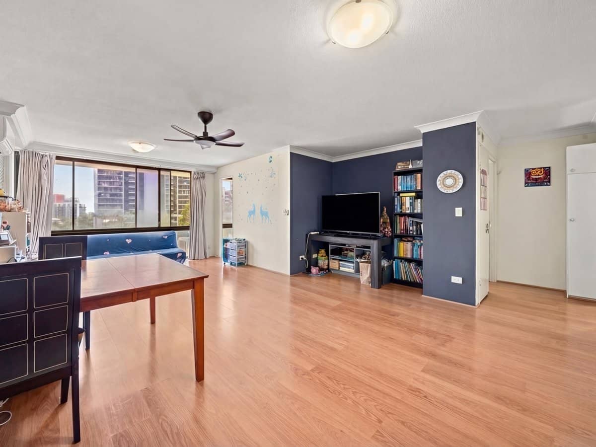 70 Remembrance Drive, SURFERS PARADISE - Thumbnail 4