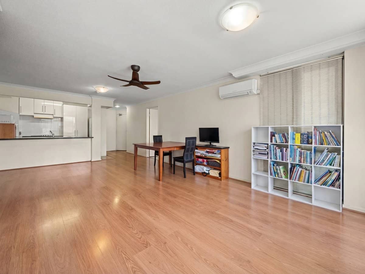 70 Remembrance Drive, SURFERS PARADISE - Thumbnail 5