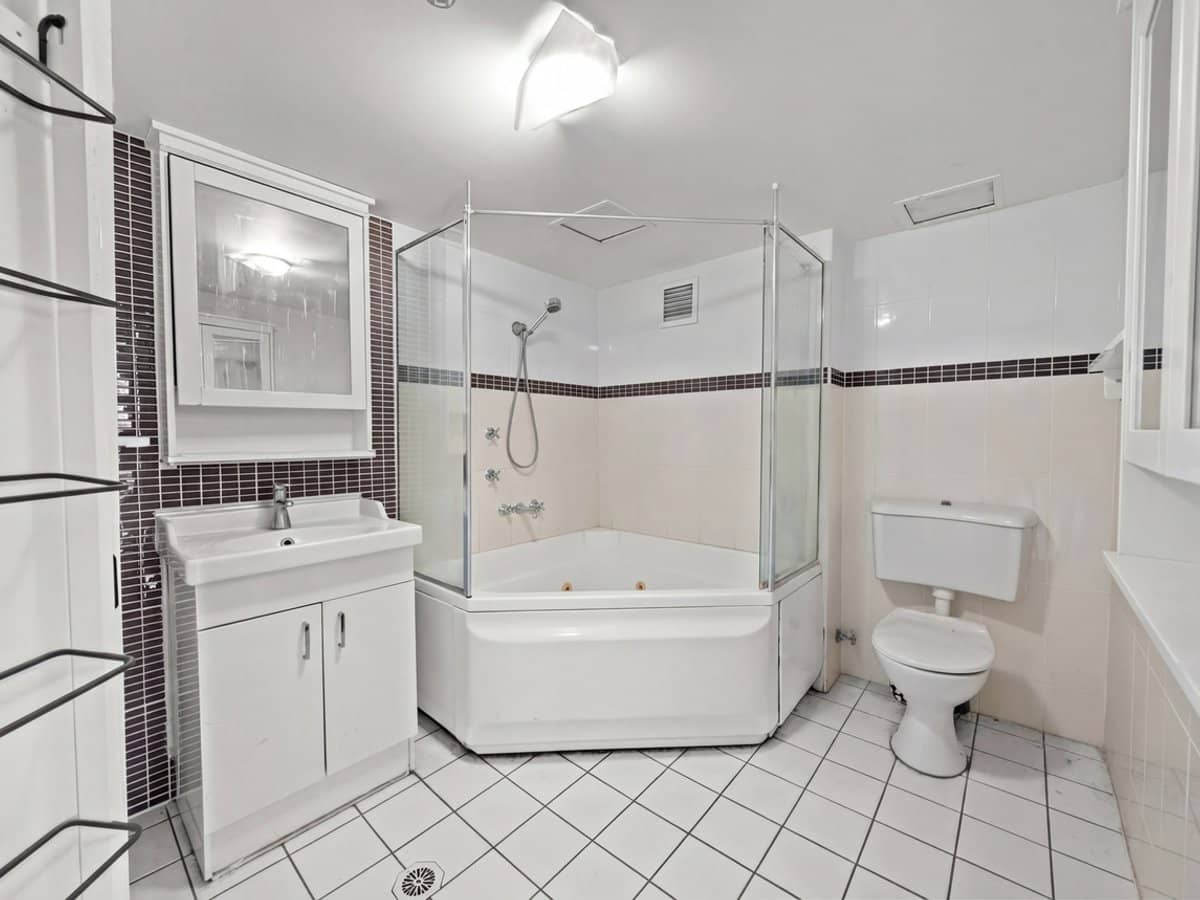 70 Remembrance Drive, SURFERS PARADISE - Thumbnail 8