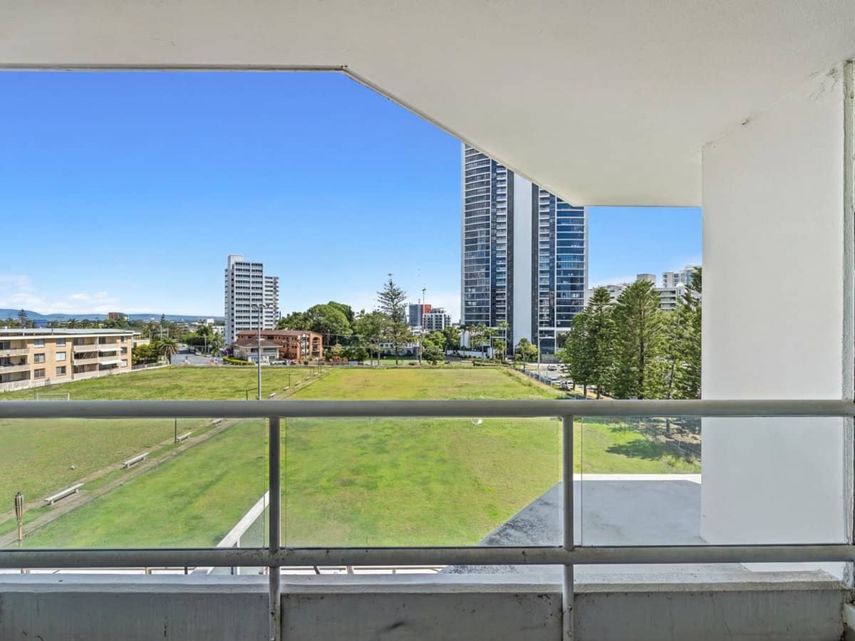 70 Remembrance Drive, SURFERS PARADISE - Thumbnail 11