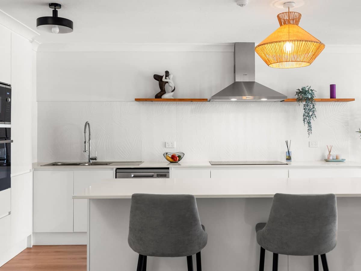 70 Remembrance Drive, SURFERS PARADISE - Thumbnail 1