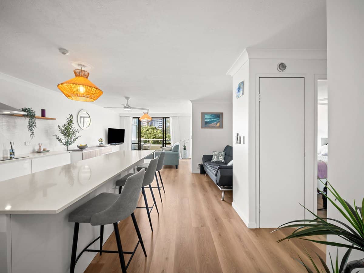 70 Remembrance Drive, SURFERS PARADISE - Thumbnail 4