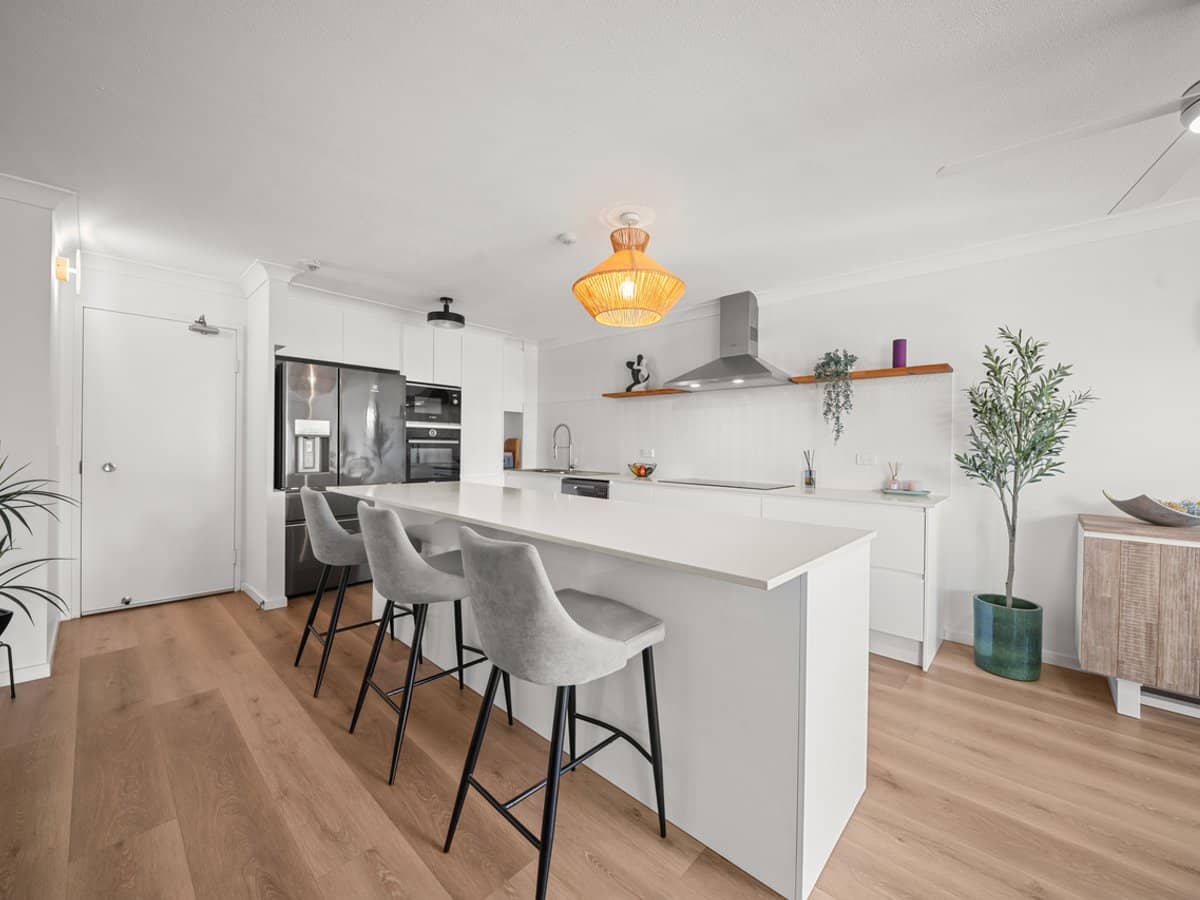 70 Remembrance Drive, SURFERS PARADISE - Thumbnail 5