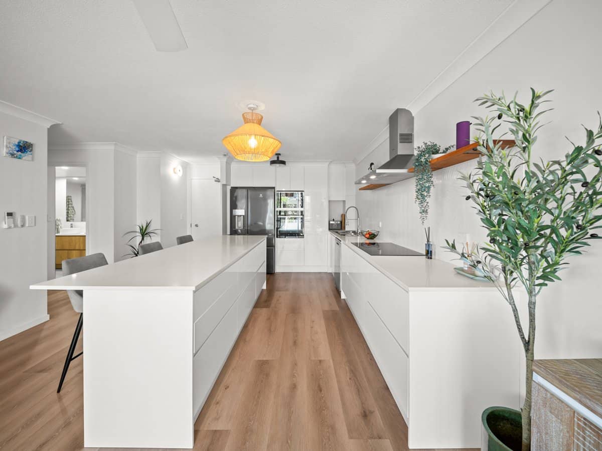 70 Remembrance Drive, SURFERS PARADISE - Thumbnail 6