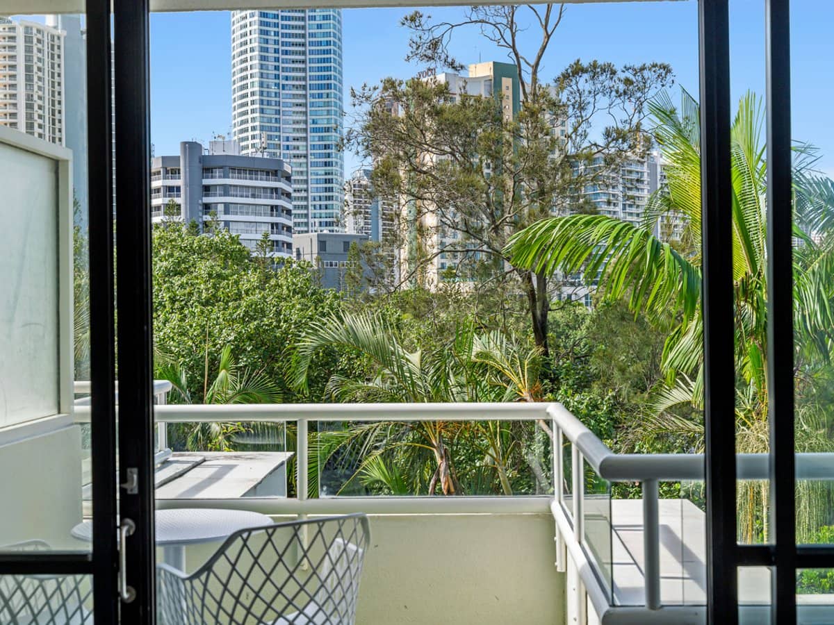 70 Remembrance Drive, SURFERS PARADISE - Thumbnail 14