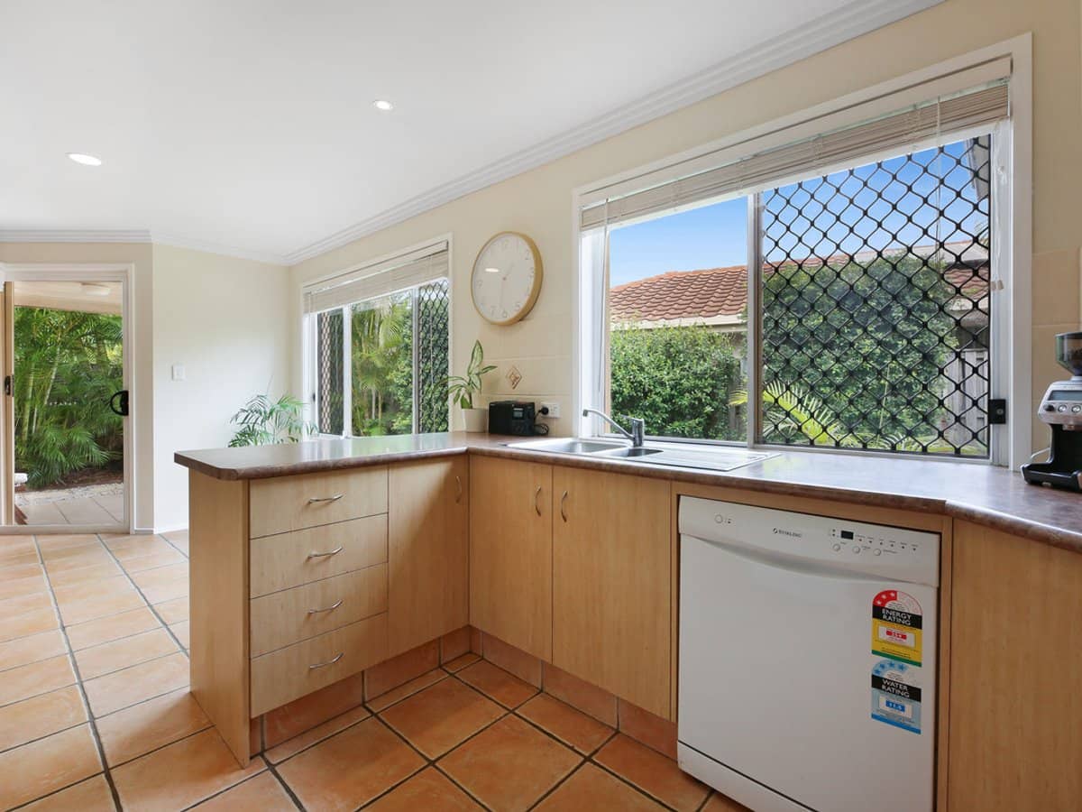 16 Randwick Court, VARSITY LAKES - Thumbnail 2