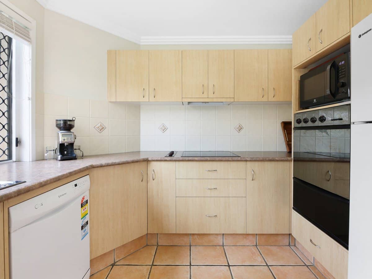 16 Randwick Court, VARSITY LAKES - Thumbnail 3