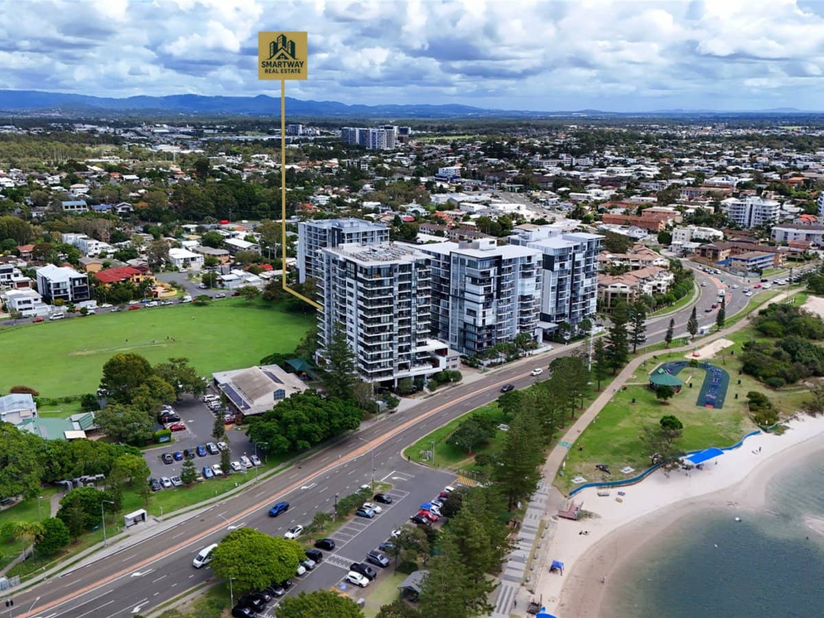 372 Marine Parade, LABRADOR - Thumbnail 2