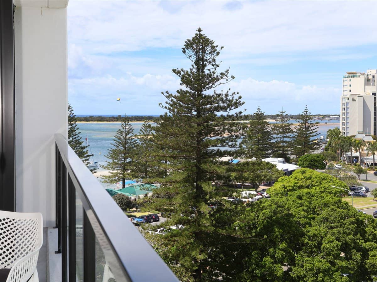 372 Marine Parade, LABRADOR - Thumbnail 6