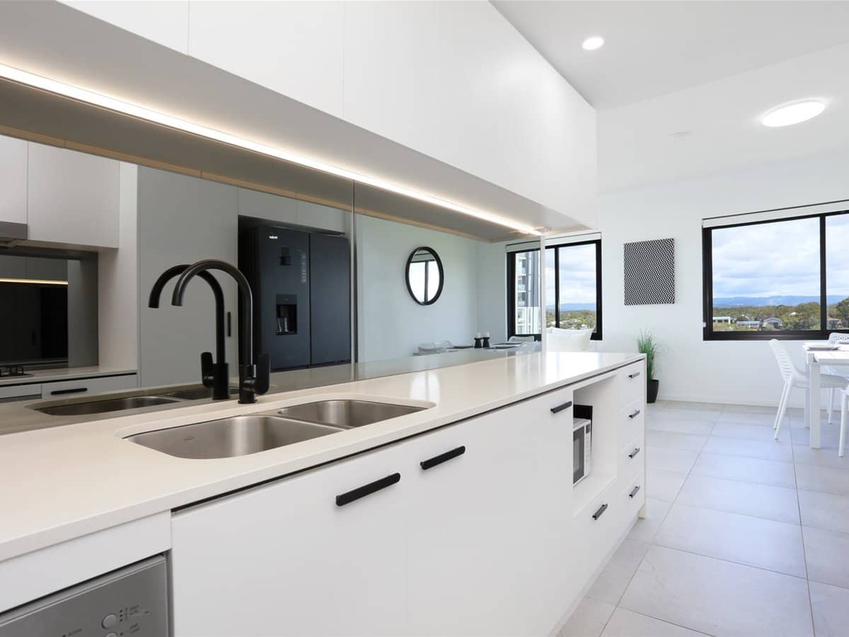 372 Marine Parade, LABRADOR - Thumbnail 12