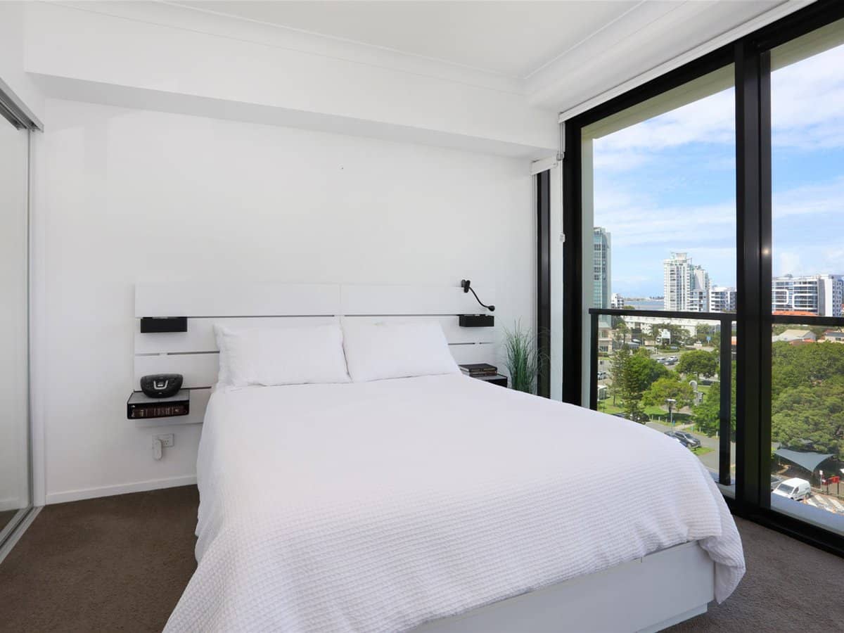 372 Marine Parade, LABRADOR - Thumbnail 15