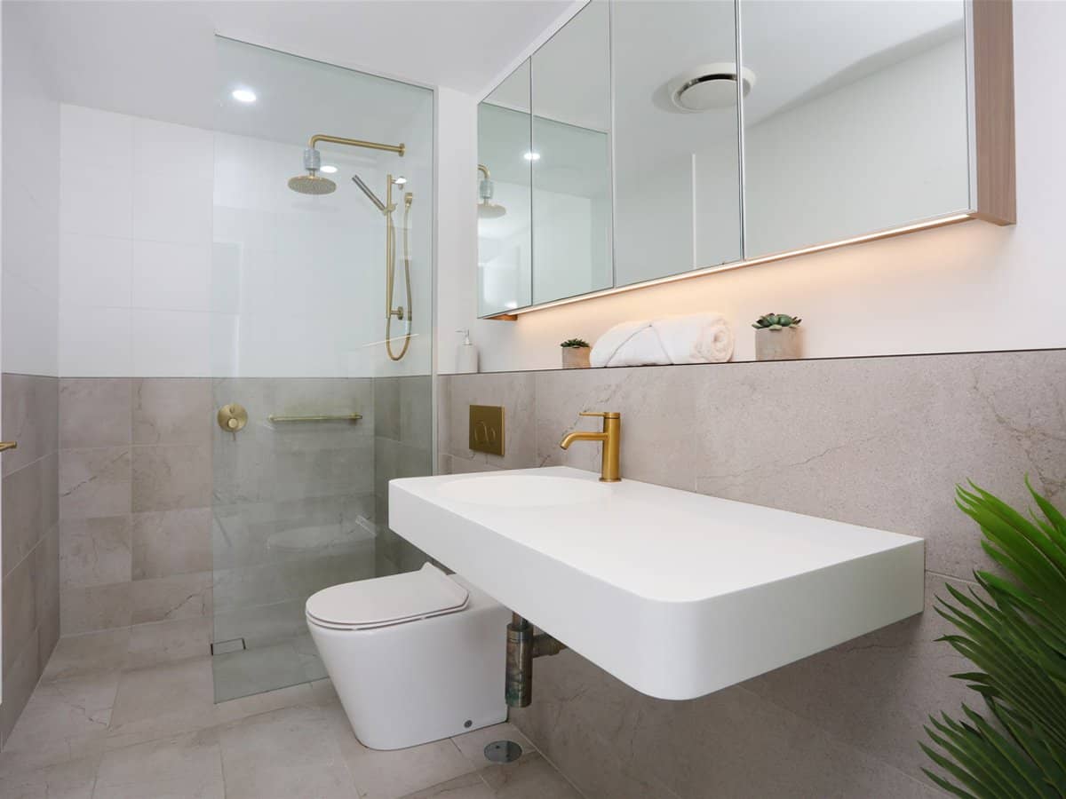 372 Marine Parade, LABRADOR - Thumbnail 18