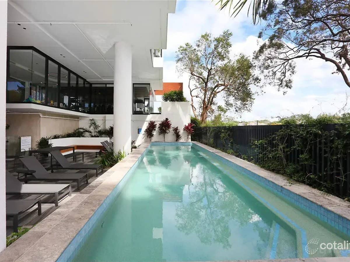 372 Marine Parade, LABRADOR - Thumbnail 23