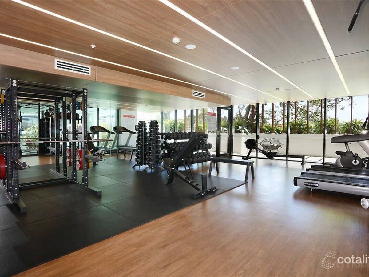 372 Marine Parade, LABRADOR - Thumbnail 25