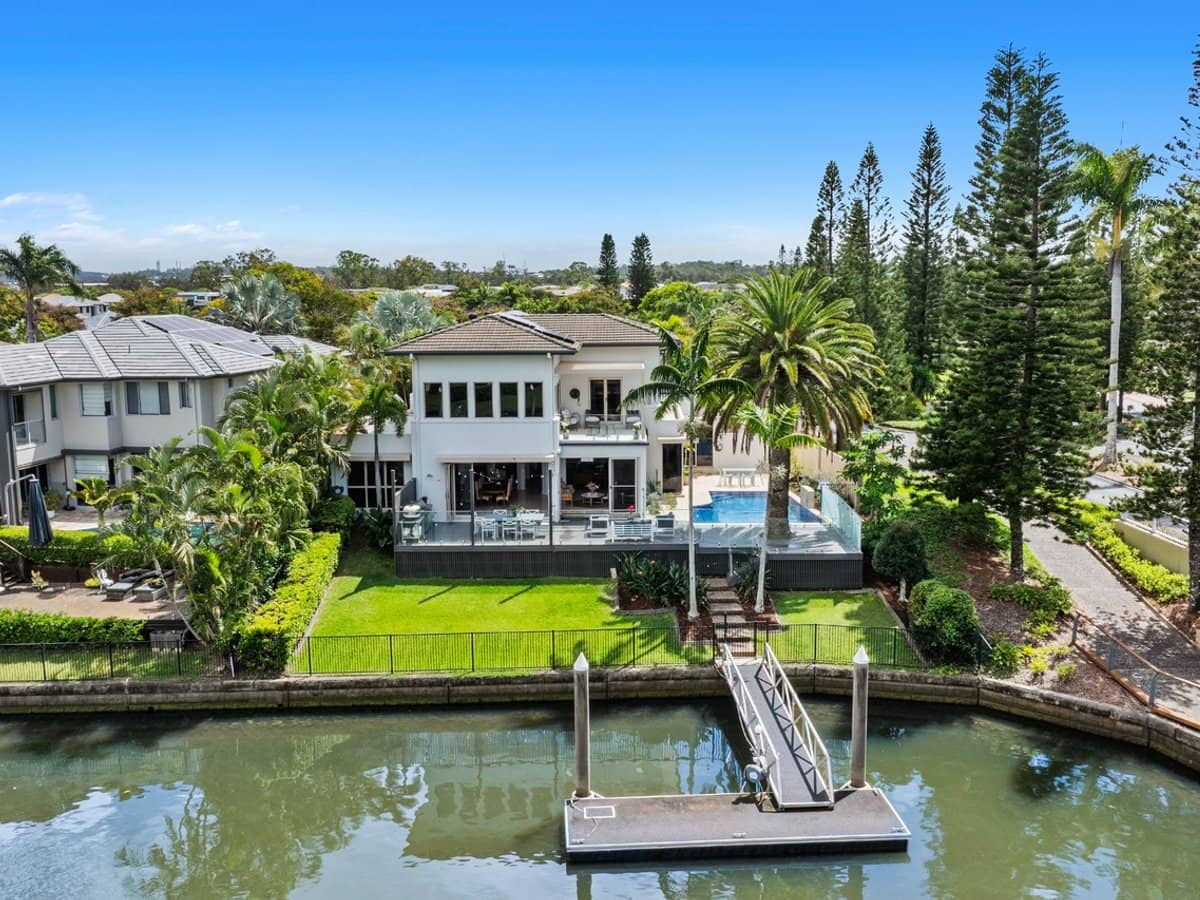 2301 Belmont Court East, HOPE ISLAND - Thumbnail 1