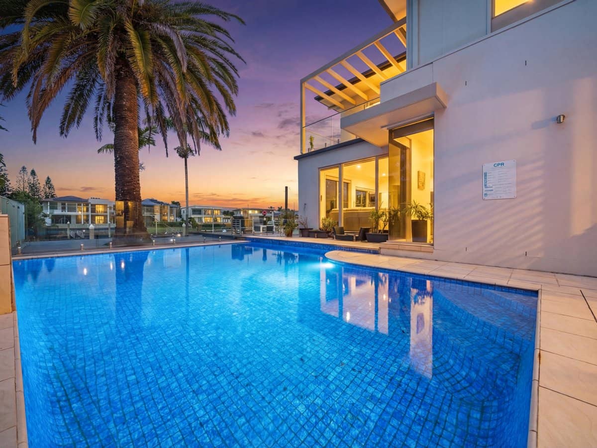 2301 Belmont Court East, HOPE ISLAND - Thumbnail 3