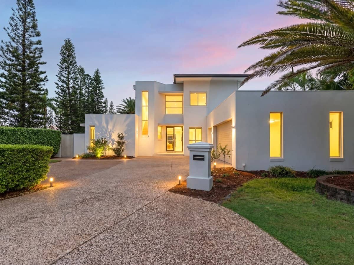 2301 Belmont Court East, HOPE ISLAND - Thumbnail 4