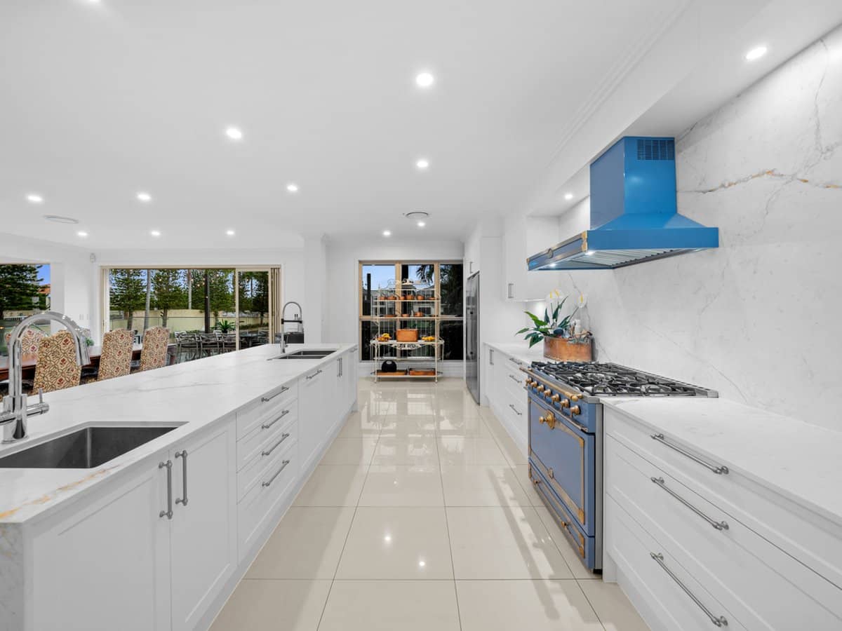 2301 Belmont Court East, HOPE ISLAND - Thumbnail 6