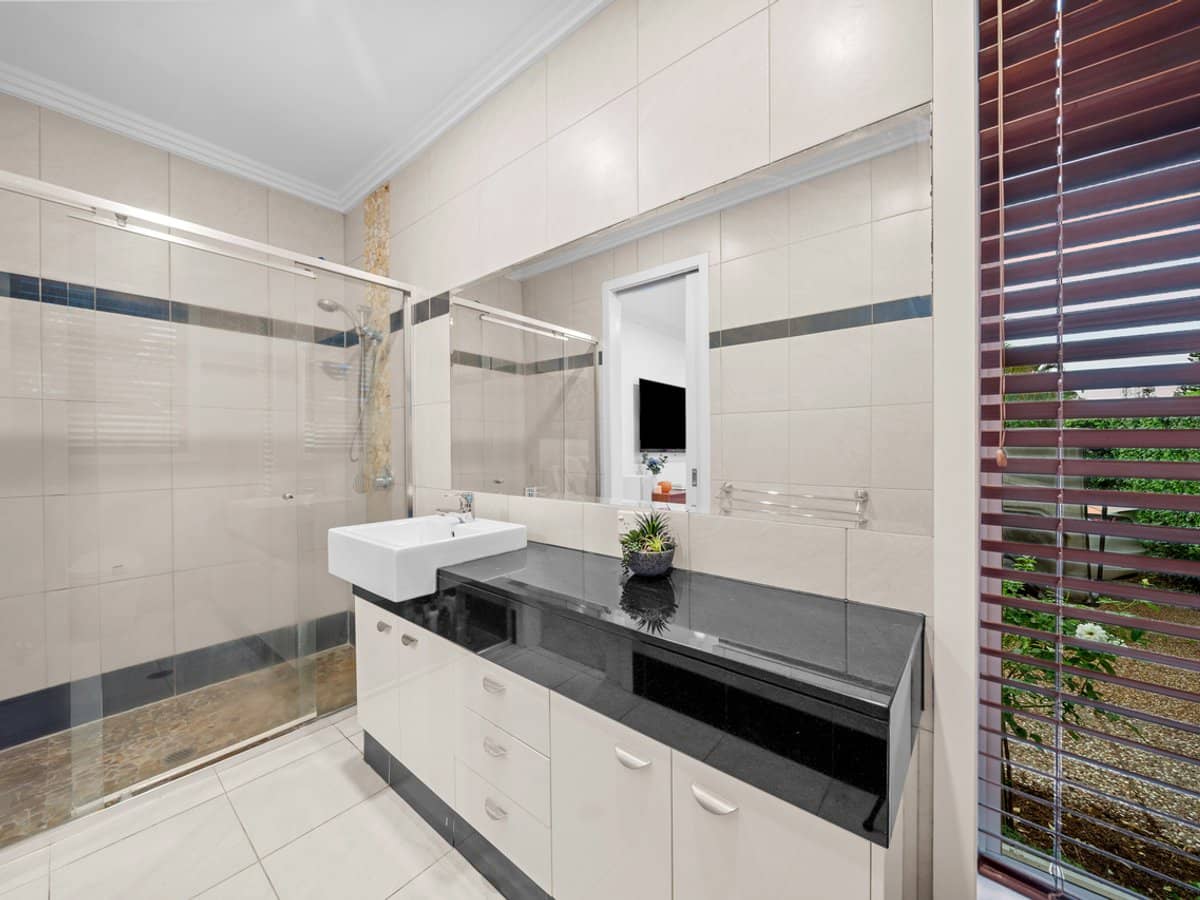 2301 Belmont Court East, HOPE ISLAND - Thumbnail 22