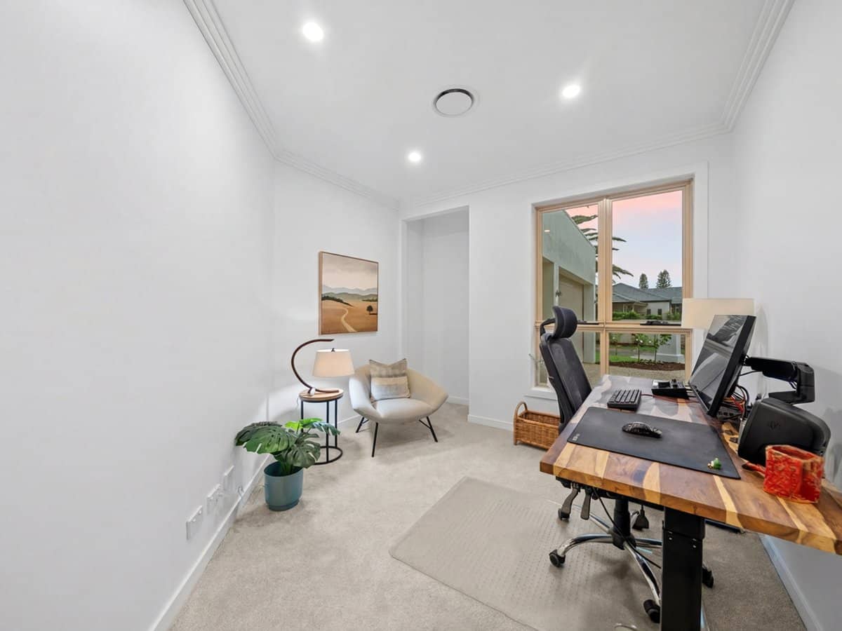 2301 Belmont Court East, HOPE ISLAND - Thumbnail 25