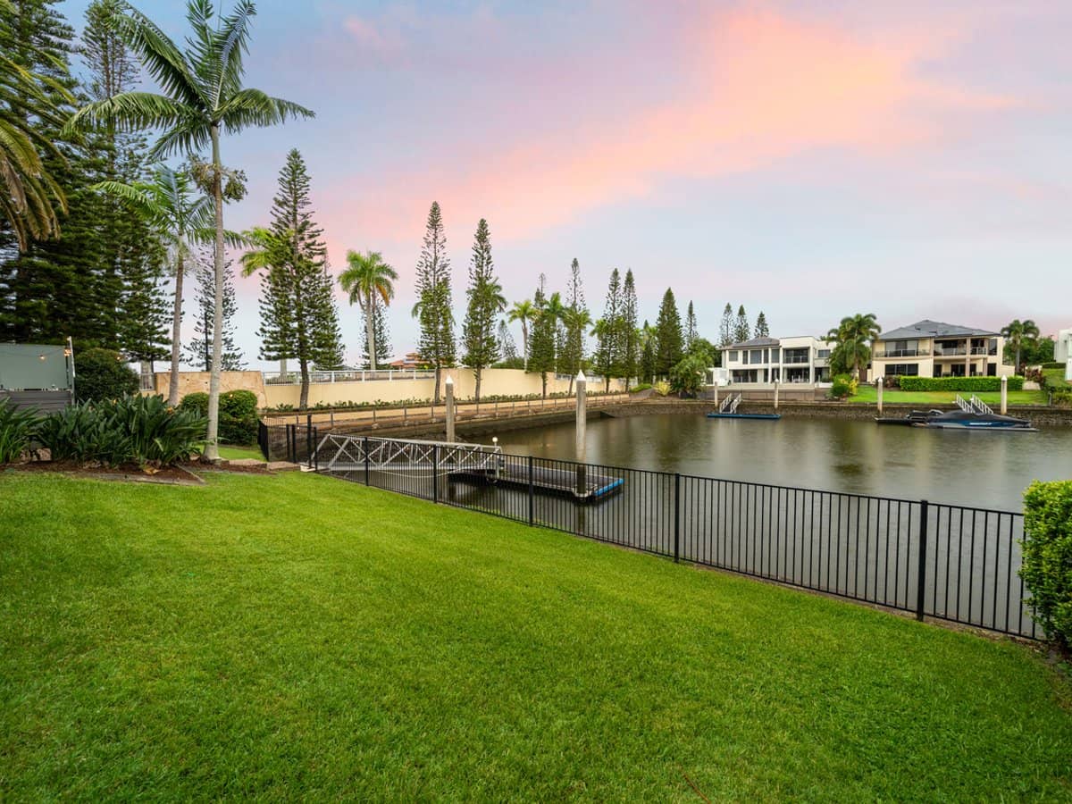 2301 Belmont Court East, HOPE ISLAND - Thumbnail 27