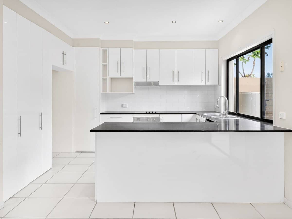 33 Harley Street, Labrador - Thumbnail 2